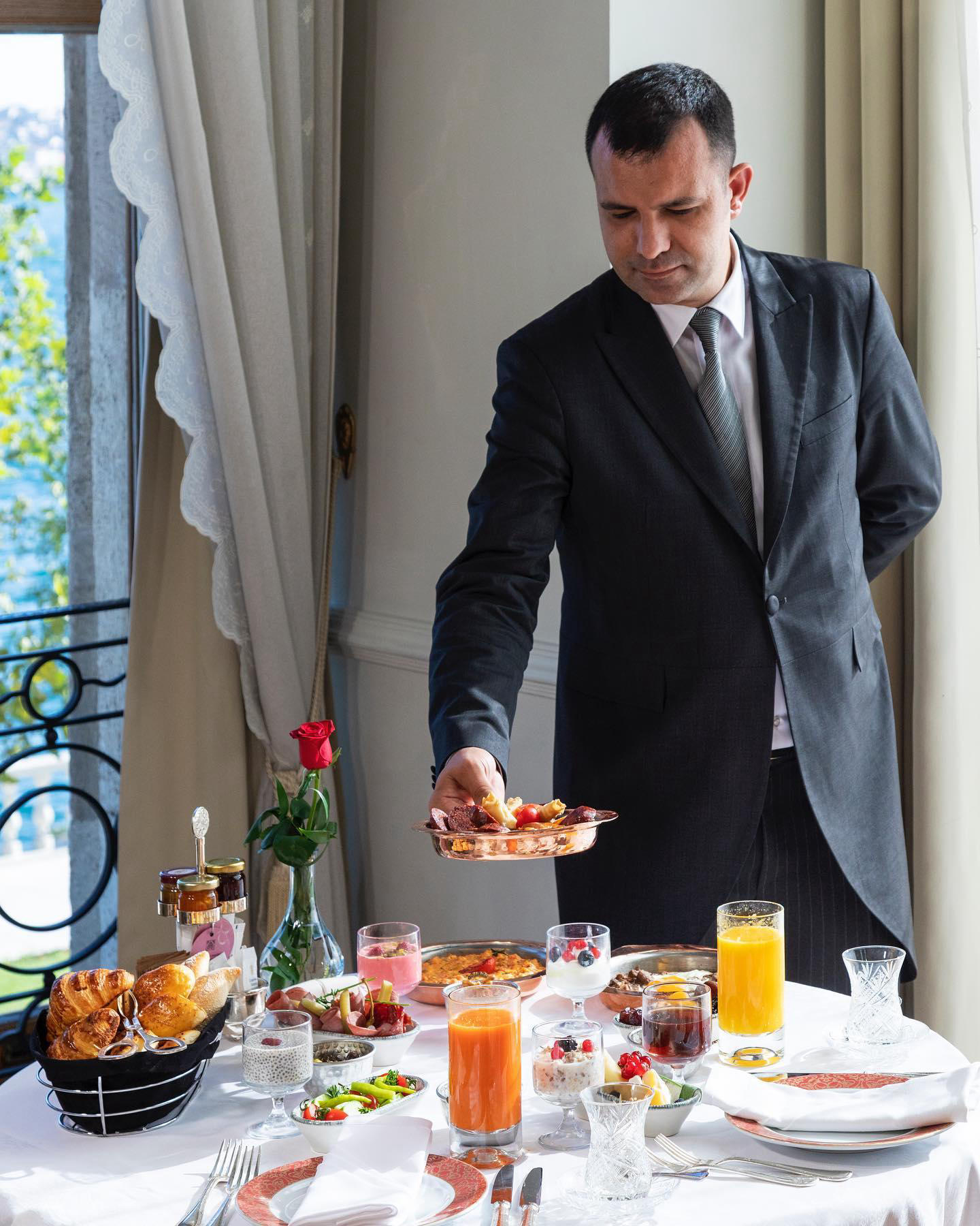 Ciragan Palace Kempinski - Indulge yourself with a tasty breakfast served in the privacy of your roo